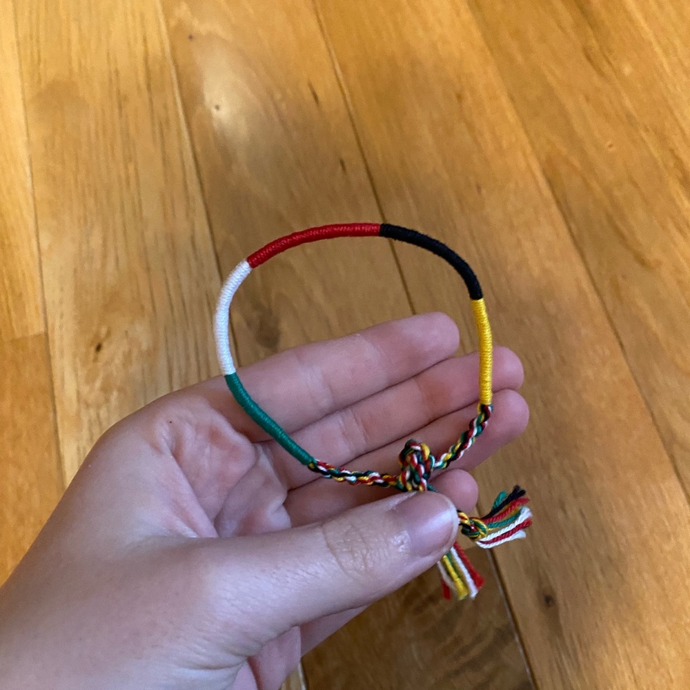 String bracelet - Picture 1 of 3